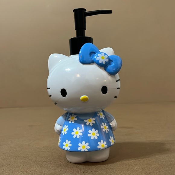 Hello Kitty Daisy Soap Dispenser - Picture 2 of 5